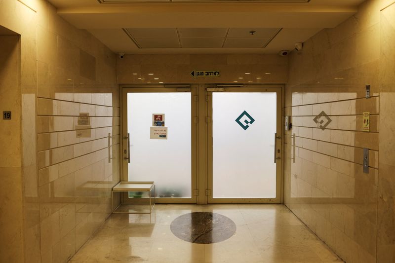 &copy; Reuters. FILE PHOTO: The entrance to an office listed as belonging to Quadream is seen in a high rise building in Ramat Gan, Israel, January 25, 2022. Picture taken January 25, 2022. REUTERS/Nir Elias