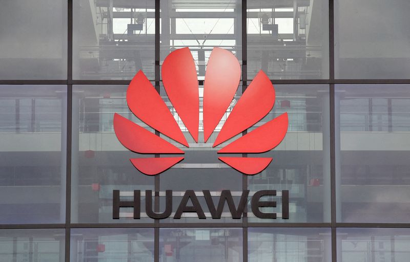 &copy; Reuters. FILE PHOTO: Huawei logo is pictured on its headquarters building in Reading, Britain July 14, 2020. REUTERS/Matthew Childs