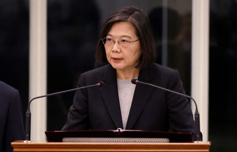 &copy; Reuters. FILE PHOTO: Taiwan President Tsai Ing-wen speaks at Taoyuan International Airport upon returning from a trip to the U.S. and Central America, in Taoyuan, Taiwan April 7, 2023. REUTERS/Carlos Garcia Rawlins/File Photo