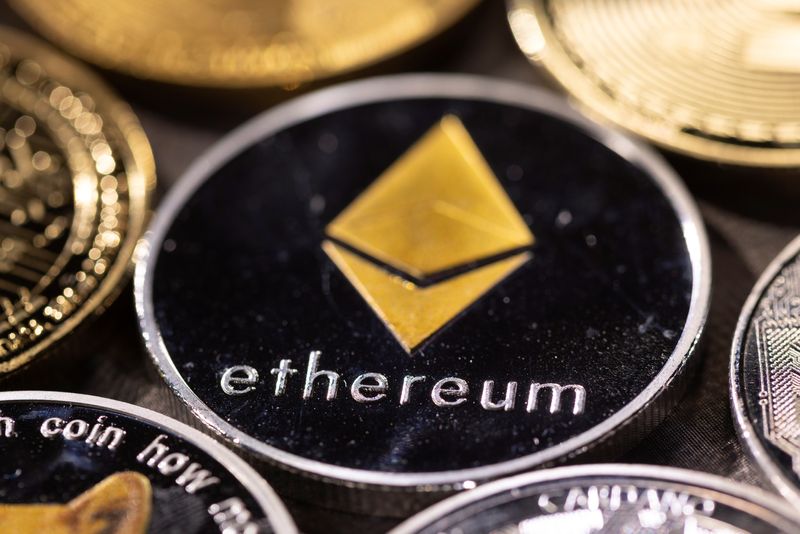 &copy; Reuters. FILE PHOTO: Representation of Ethereum, with its native cryptocurrency ether, is seen in this illustration taken November 29, 2021. REUTERS/Dado Ruvic/Illustration