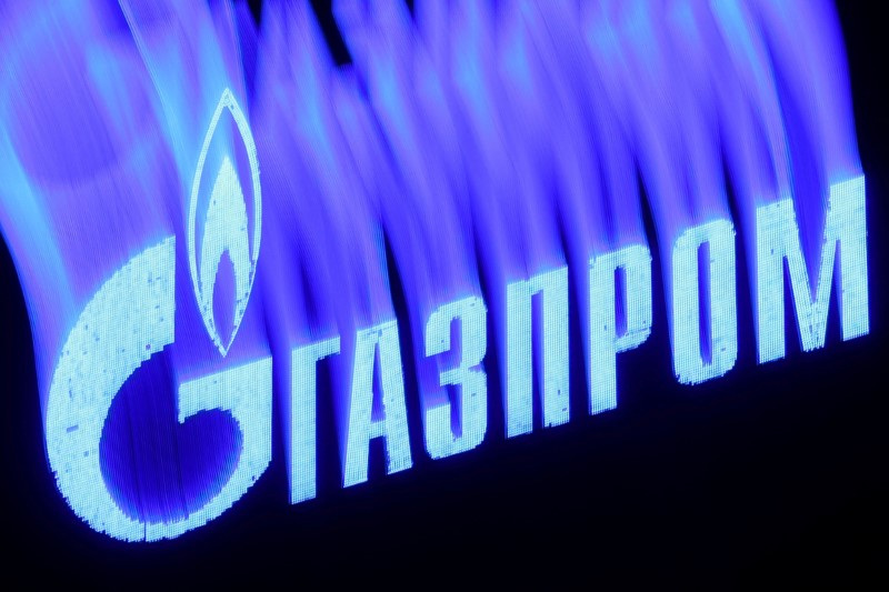 &copy; Reuters. FOTO DE ARCHIVO. El logo de la empresa Gazprom en la fachada de un centro de negocios en San Petersburgo, Rusia. 31 de marzo de 2022. REUTERS/FOTÓGRAFO DE REUTERS