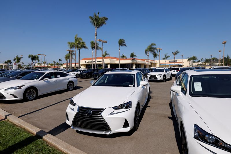 &copy; Reuters. FILE PHOTO: New Lexus automobiles are shown for sale after California Governor Gavin Newsom announced the state will ban the sale of new gasoline powered passenger cars and trucks starting in 2035 in a dramatic move to shift to electric vehicles to curtai