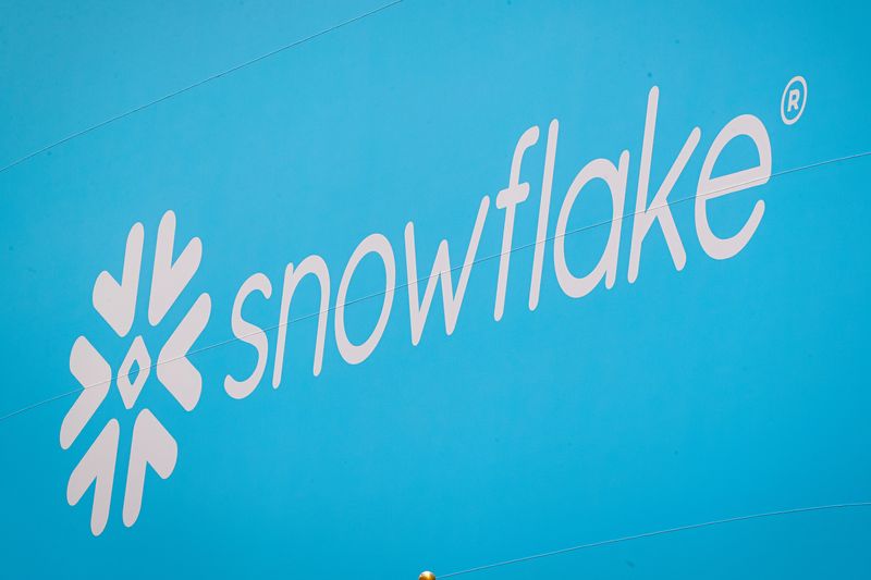 &copy; Reuters. FILE PHOTO: The company logo for Snowflake Inc. is displayed on a banner to celebrate the company's IPO at the New York Stock Exchange (NYSE) in New York, U.S., September 16, 2020. REUTERS/Brendan McDermid