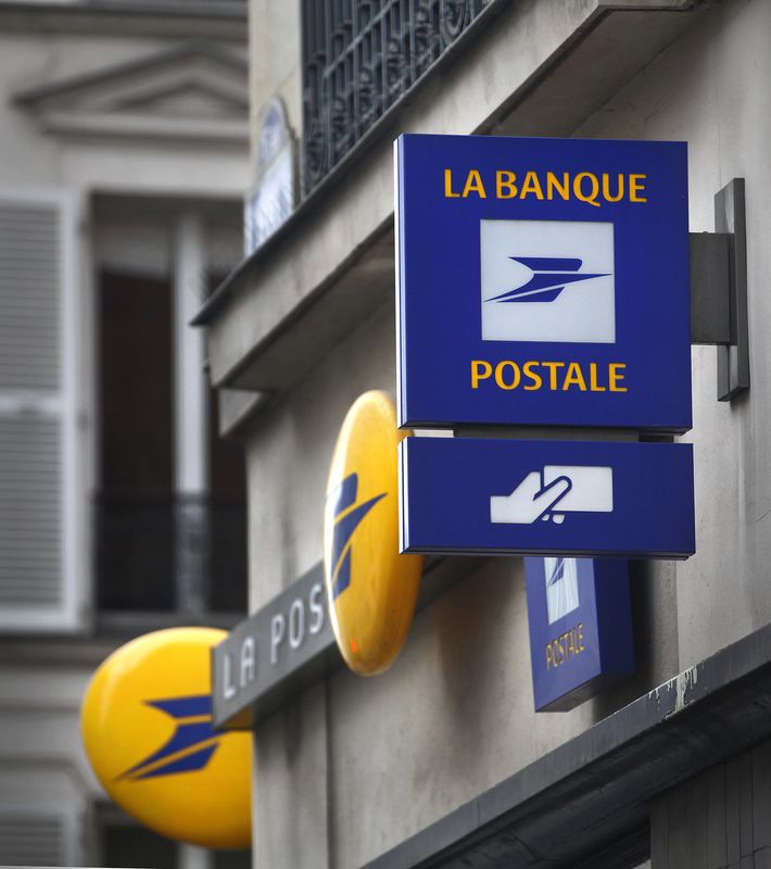 &copy; Reuters. L'extérieur d'un bureau de poste à Paris. /Photo prise le 1er mars 2016/REUTERS/Mal Langsdon
