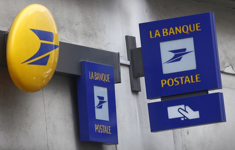 © Reuters. L'extérieur d'un bureau de poste à Paris. /Photo prise le 1er mars 2016/REUTERS/Mal Langsdon