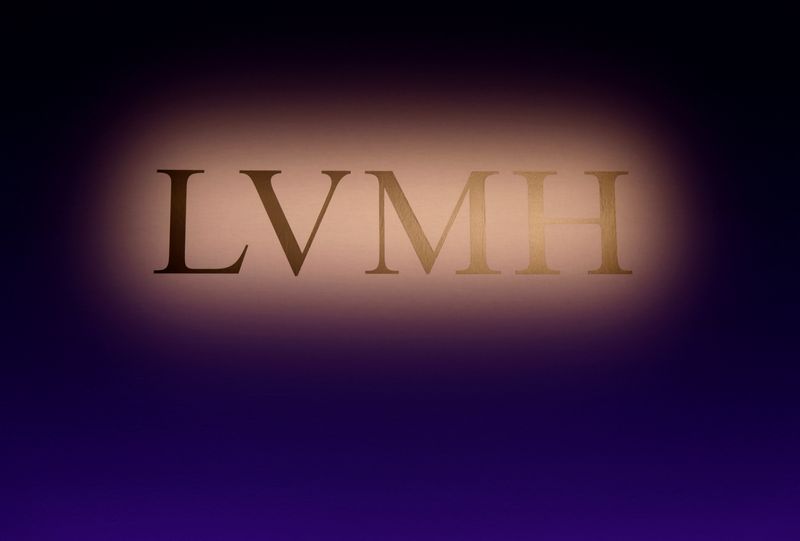 &copy; Reuters. FILE PHOTO: The logo of LVMH is seen before a news conference to present the 2022 annual results of LVMH Moet Hennessy Louis Vuitton in Paris, France, January 26, 2023. REUTERS/Gonzalo Fuentes