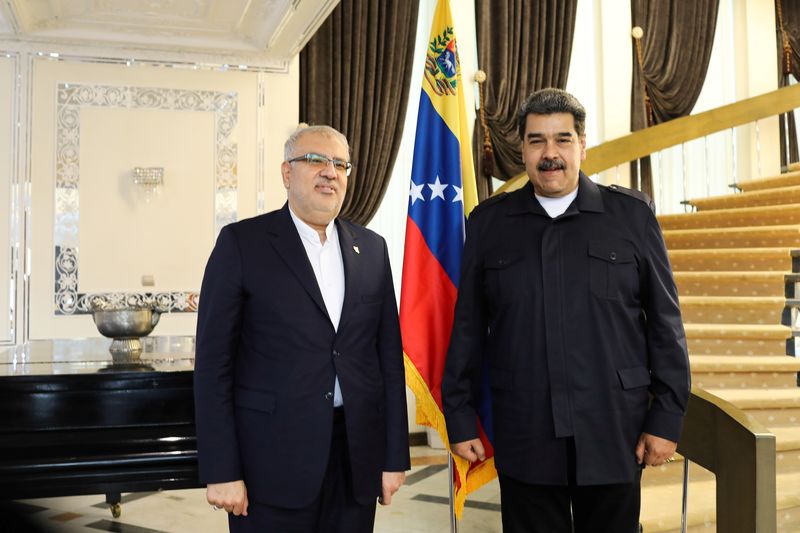 Ministro de petróleo de Irán llega a Venezuela para fortalecer 