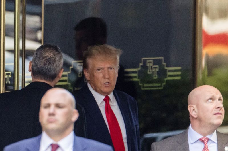 &copy; Reuters. Former U.S. President Donald Trump departs from Trump Tower on the day of Trump's planned court appearance after his indictment by a Manhattan grand jury following a probe into hush money paid to porn star Stormy Daniels, in New York City, U.S., April 4, 