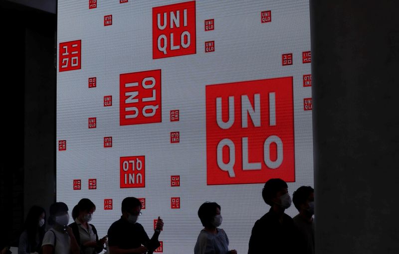 &copy; Reuters. FILE PHOTO: People wearing masks stand in a queue to enter Uniqlo's newly launched shop in Tokyo, Japan June 19, 2020. REUTERS/Kim Kyung-Hoon