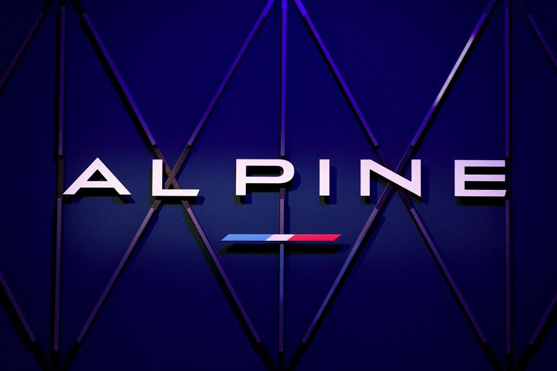 &copy; Reuters. Photo du logo d'Alpine au Salon de l'automobile de Paris, en France. /Photo d'archives/REUTERS/Gonzalo Fuentes