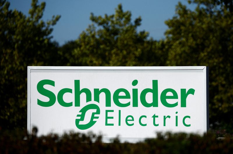 &copy; Reuters. FILE PHOTO: The logo of Schneider Electric is seen outside a company building in Nantes, France, September 20, 2022. REUTERS/Stephane Mahe