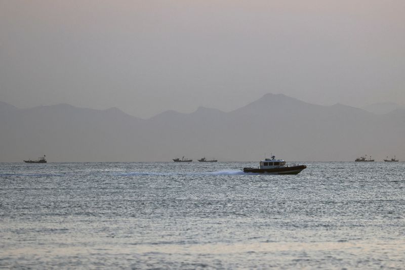 &copy; Reuters. سفينة تابعة لخفر السواحل التايواني تبحر بالقرب من ساحل الصين في المياه قبالة جزيرة نانجان في أرخبيل ماتسو في تايوان يوم 16 أغسطس آب 2022. تصوير: