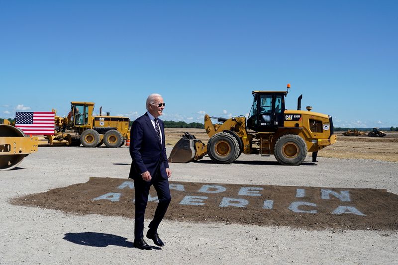 &copy; Reuters. FILE PHOTO: U.S. President Joe Biden attends the groundbreaking of the new Intel semiconductor manufacturing facility in New Albany, Ohio, U.S., September 9, 2022. REUTERS/Joshua Roberts