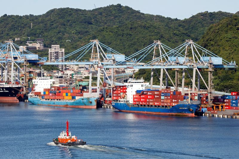 &copy; Reuters. Navios carregando contêineres no porto de Keelung, em Taiwan
06/08/2022 REUTERS/Jameson Wu