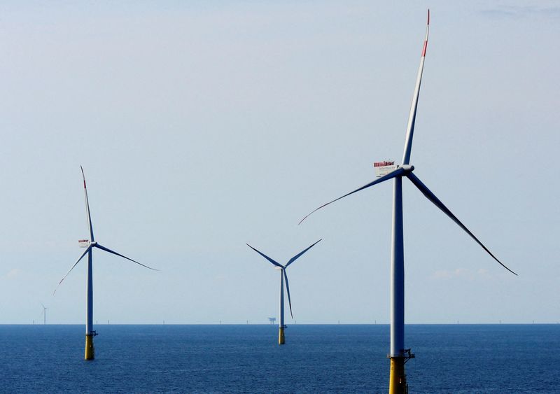 &copy; Reuters. FILE PHOTO: A general view of the DanTysk wind farm, 90 kilometres west of Esbjerg, Denmark, September 21, 2016. Picture taken September 21, 2016. REUTERS/Nikolaj Skydsgaard