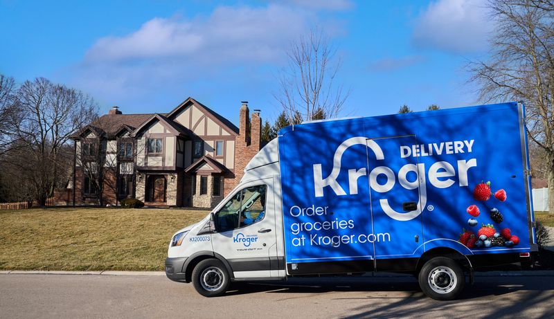 &copy; Reuters. FILE PHOTO: An undated handout photo shows a Kroger vehicle delivering groceries in the U.S. obtained by Reuters on June 15, 2022. Kroger/Handout via REUTERS     