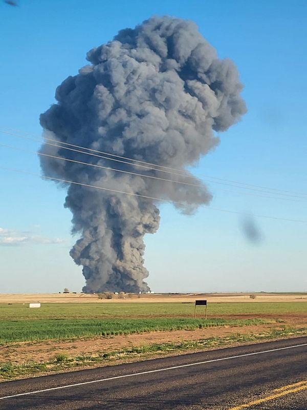 &copy; Reuters. Smoke rises at the Southfork Dairy Farms, after an explosion and a fire killed around 18,000 cows, near Dimmitt, Texas, U.S., April 11, 2023, in this picture obtained from social media. Castro County Emergency Management/Local News X/TMX/via REUTERS 