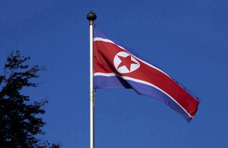 &copy; Reuters. 　４月１４日、北朝鮮国営の朝鮮中央通信（ＫＣＮＡ）は、前日に新型の固体燃料式大陸間弾道ミサイル（ＩＣＢＭ）の発射実験が行われたと伝えた。スイス・ジュネーブで２０１４年１０