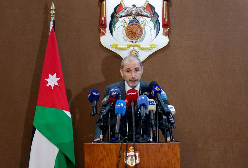 &copy; Reuters. وزير الخارجية الأردني أيمن الصفدي في مؤتمر صحفي في عمان يوم 21 مارس آذار 2023. تصوير: جهاد شلبك - رويترز.