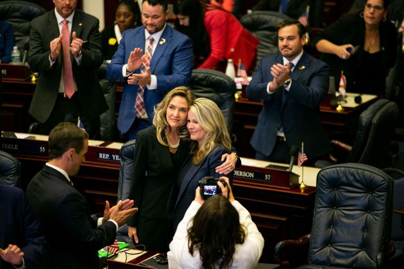 © Reuters. Florida state Rep. Jennifer Canady hugs Rep. Jenna Persons-Mulicka after the House passed SB 300, which bans abortions after six weeks in Florida, in Tallahassee, Florida, U.S. April 13, 2023.  Alicia Devine/USA Today Network via REUTERS  