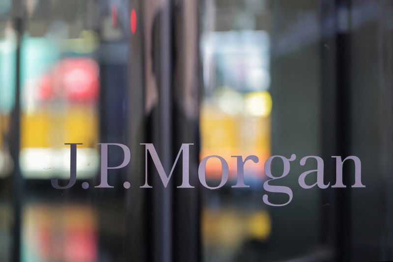 &copy; Reuters. FOTO DE ARCHIVO: El logotipo de JPMorgan Chase & Co. en su sede en la ciudad de Nueva York, Estados Unidos, el 30 de junio de 2022. REUTERS/Andrew Kelly