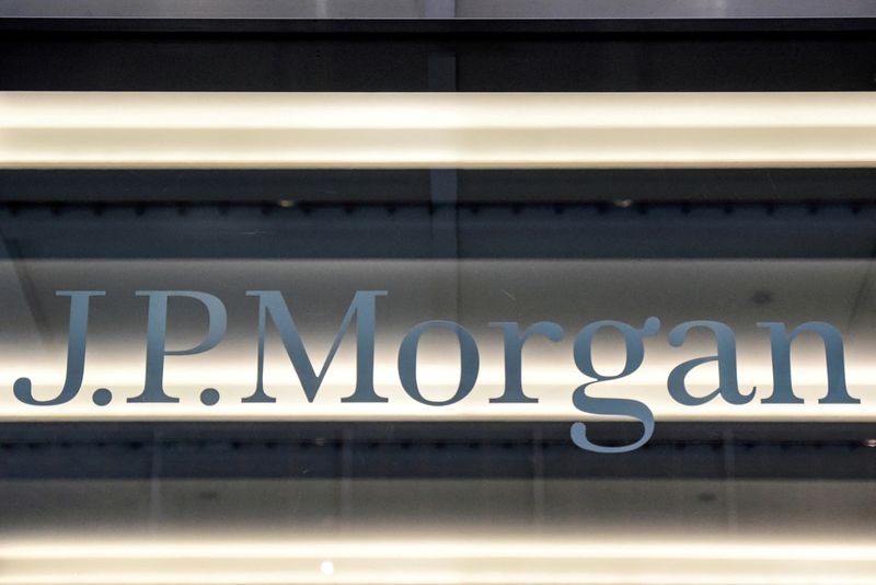 &copy; Reuters. Un logo JPMorgan est vu à New York. /Photo prise le 10 janvier 2017/REUTERS/Stephanie Keith