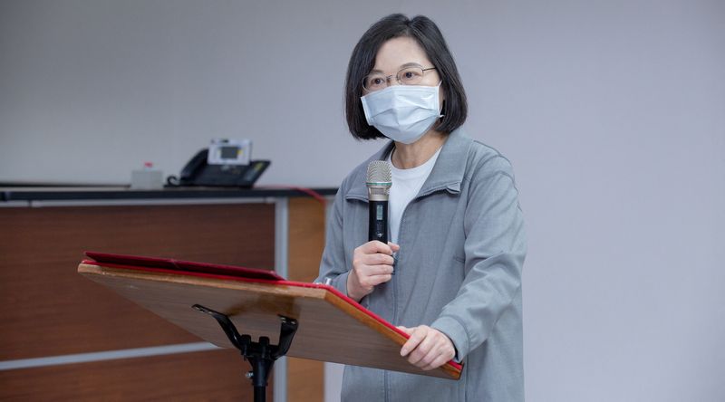 &copy; Reuters. Presidente de Taiwan, Tsai Ing-wen, durante visita a unidade da Força Aérea taiwanesa em Taichung
14/04/2023 Gabinete Presidencial de Taiwan/Divulgação via REUTERS