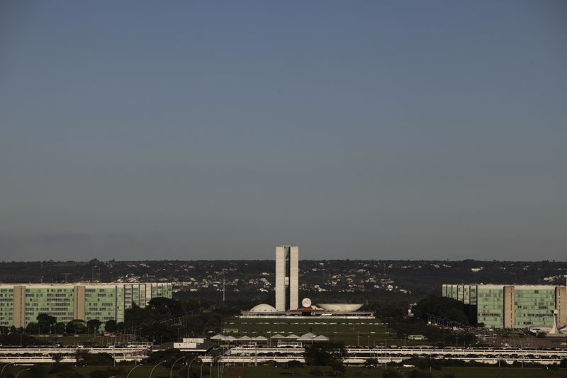 © Reuters. Vista da Esplanada do Ministérios e o Congresso Nacional
07/04/2010
REUTERS/Ricardo Moraes