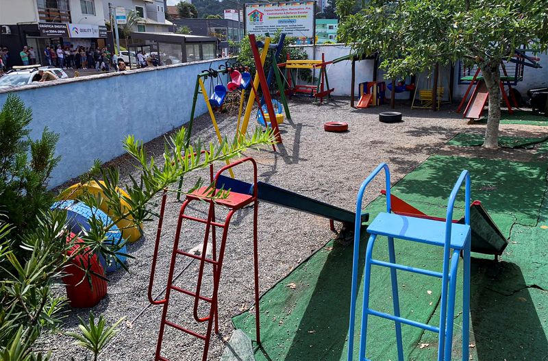 &copy; Reuters. Parquinho em escola que sofreu ataque em Blumenau
5/04/2023
REUTERS/Vinicius Bretzke 