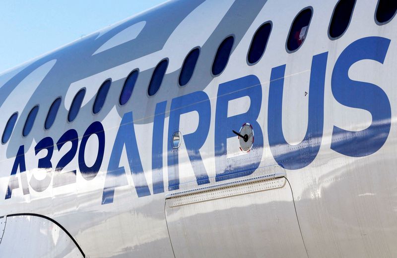 &copy; Reuters. FILE PHOTO: An Airbus A320neo aircraft is pictured during a news conference tin Colomiers near Toulouse, France, October 17, 2017.   REUTERS/Regis Duvignau