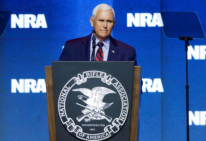 © Reuters. Former U.S. Vice President Mike Pence speaks at the National Rifle Association (NRA) annual convention in Indianapolis, Indiana, U.S., April 14, 2023. REUTERS/Evelyn Hockstein