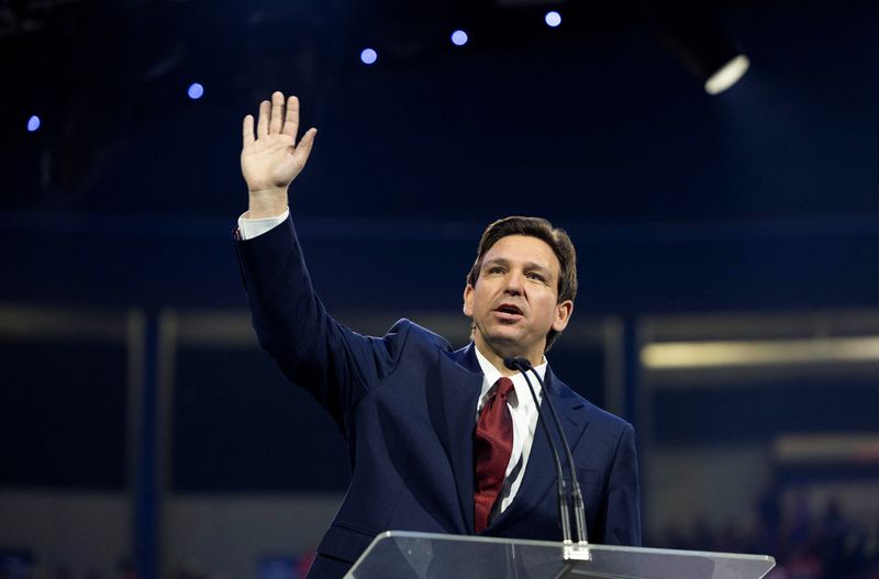 © Reuters. Florida Governor Ron DeSantis addresses a university convocation at Liberty University, in Lynchburg, Virginia, U.S., April 14, 2023. REUTERS/Justin Ide