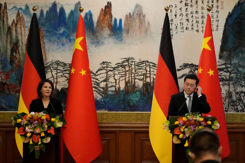 &copy; Reuters. German Foreign Minister Annalena Baerbock and Chinese Foreign Minister Qin Gang attend a joint press conference at the Diaoyutai State Guesthouse in Beijing, China, April 14, 2023. Suo Takekuma/Pool via REUTERS