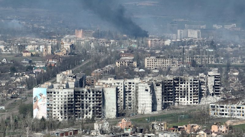 &copy; Reuters. Vista aérea da cidade ucraniana de Bakhmut capturada via drone
15/04/2023 Adam Tactic Group/Divulgação via REUTERS