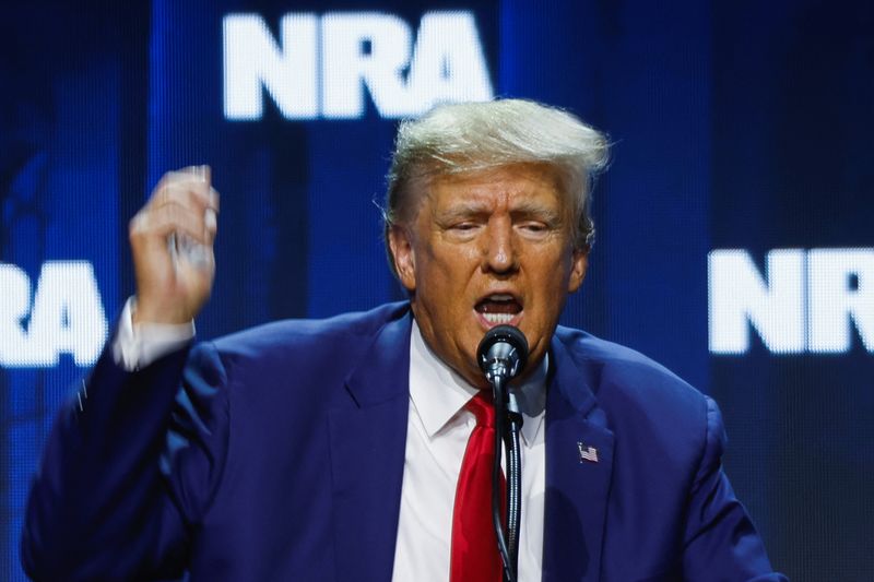 &copy; Reuters. Ex-presidente dos EUA Donald Trump discursa durante convenção da Associação Nacional do Rifle em Indianápolis
14/04/2023 REUTERS/Evelyn Hockstein