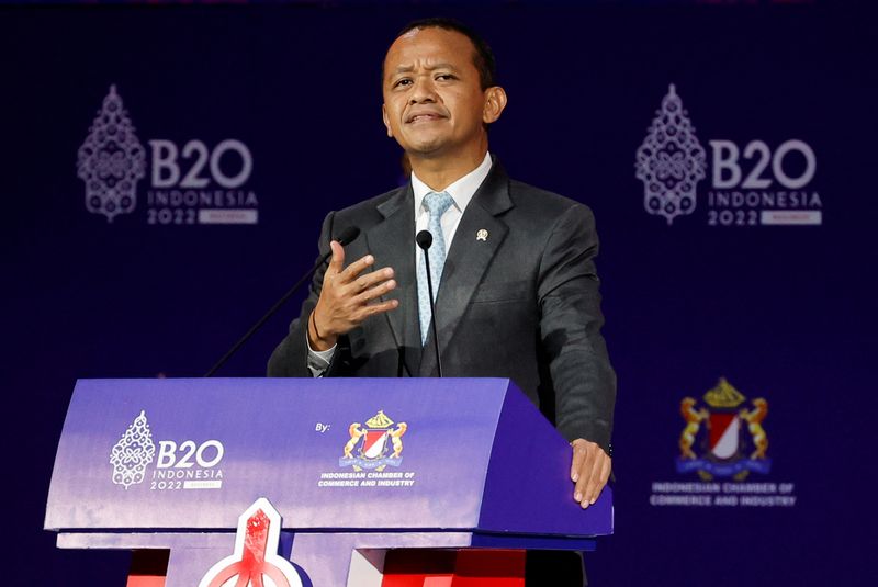 © Reuters. FILE PHOTO: Indonesian Minister of Investment Bahlil Lahadalia delivers his address on Promoting Open, Fair and Efficient Post-pandemic Global Investment Regime, during the B20 Summit, ahead of the G20 Summit in Nusa Dua, Bali, Indonesia, November 13, 2022. REUTERS/Willy Kurniawan