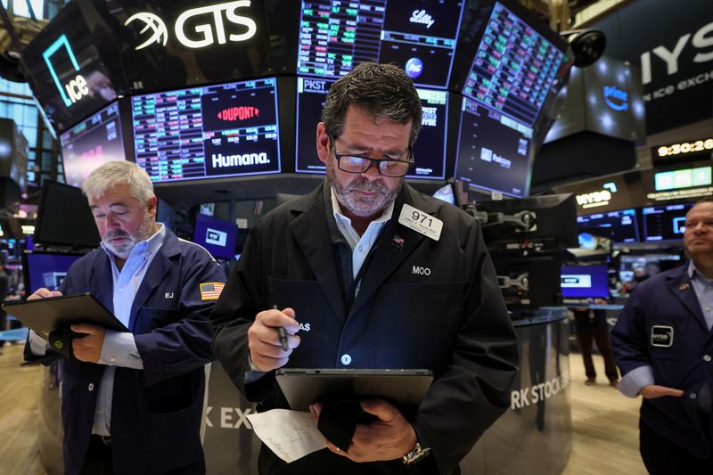 &copy; Reuters. FILE PHOTO: Traders work on the floor of the New York Stock Exchange (NYSE) in New York City, U.S., April 14, 2023.  REUTERS/Brendan McDermid