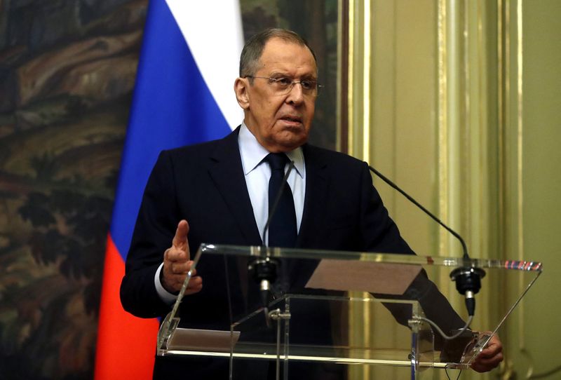 © Reuters. Ministro das Relações Exteriores da Rússia, Sergei Lavrov, durante entrevista coletiva em Moscou
30/03/2023 Maxim Shipenkov/Pool via REUTERS