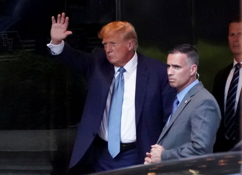 &copy; Reuters. FILE PHOTO: Former U.S. President Donald Trump arrives at Trump Tower after giving a deposition to New York Attorney General Letitia James who sued him and his Trump Organization, in New York City, U.S., April 13, 2023. REUTERS/Bing Guan/File Photo