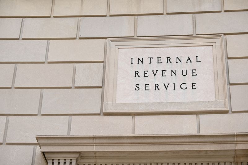 &copy; Reuters. FILE PHOTO: The Internal Revenue Service (IRS) building is seen in Washington, U.S. September 28, 2020. REUTERS/Erin Scott/File Photo