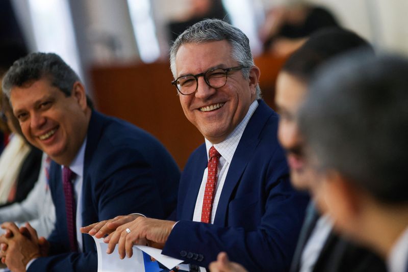 &copy; Reuters. Padilha (de óculos) participa de reunião ministerial no Palácio do Planalto
06/01/2023
REUTERS/Adriano Machado