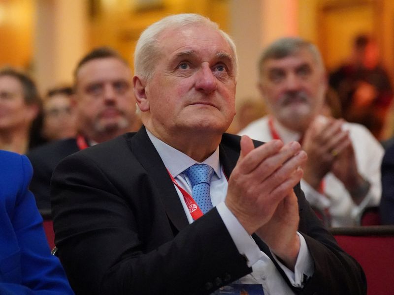 &copy; Reuters. O ex-primeiro ministro da Irlanda Bertie Ahern participa de conferência do 25º aniversário do Acordo da Sexta-Feira Santa, em Belfast
17/04/2023
Niall Carson/Pool via REUTERS