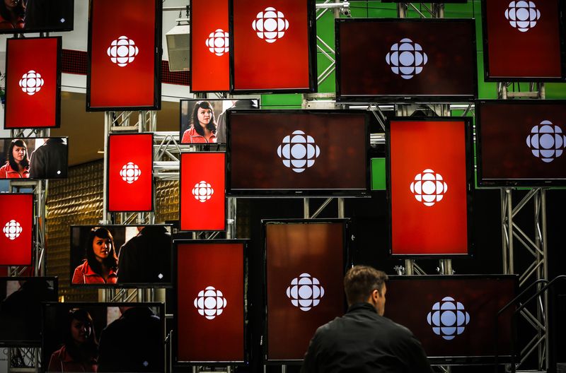 © Reuters. FILE PHOTO: A man sits inside the Canadian Broadcast Corporation (CBC) broadcasting centre in Toronto May 23, 2014. REUTERS/Mark Blinch 