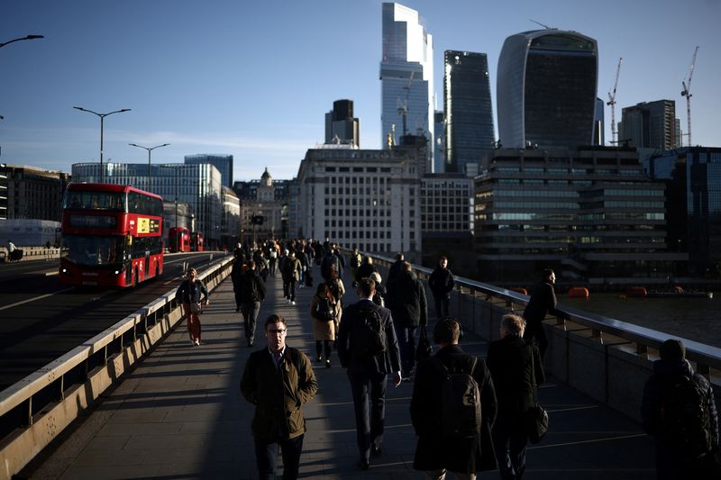 &copy; Reuters. FILE PHOTO: People walk across London Bridge during the morning rush hour, with London's financial district in the background, in London, Britain, April 13, 2023. REUTERS/Henry Nicholls