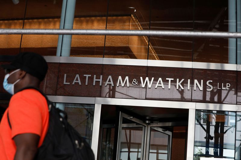 &copy; Reuters. FILE PHOTO: Signage is seen on the exterior of the building where law firm Latham & Watkins LLP is located in Manhattan, New York City, U.S., August 17, 2020. REUTERS/Andrew Kelly