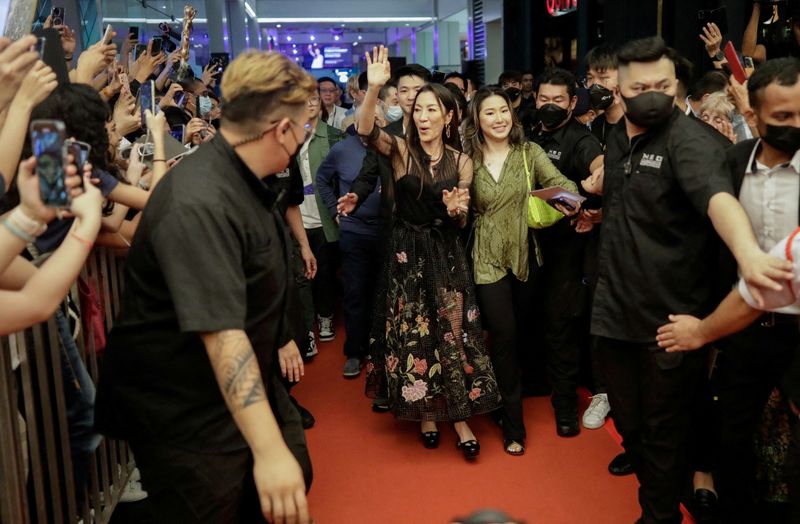 &copy; Reuters. Atriz malasiana Michelle Yeoh, vencedora do Oscar de melhor atriz, encontra fãs em Kuala Lumpur, Malásia
18/04/2023
REUTERS/Hasnoor Hussain