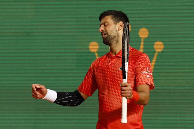 &copy; Reuters. Novak Djokovic lamenta durante partida na França
13/04/2023
REUTERS/Eric Gaillard