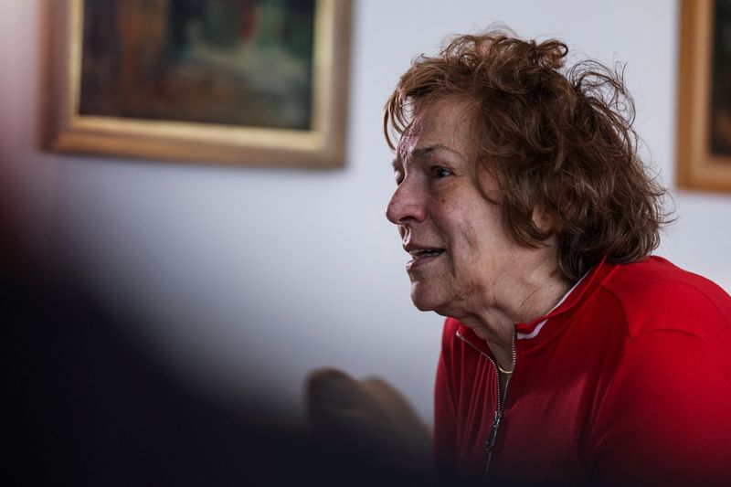 &copy; Reuters. Esther Paran, sobrevivente do Holocausto, dá entrevista à Reuters em sua casa, em Tel Aviv
13/04/2023
REUTERS/Nir Elias