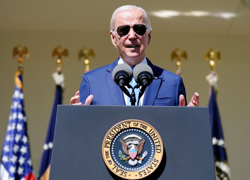 © Reuters. U.S. President Joe Biden delivers remarks on childcare and eldercare costs during an event in the Rose Garden at the White House in Washington, U.S., April 18, 2023. REUTERS/Nathan Howard