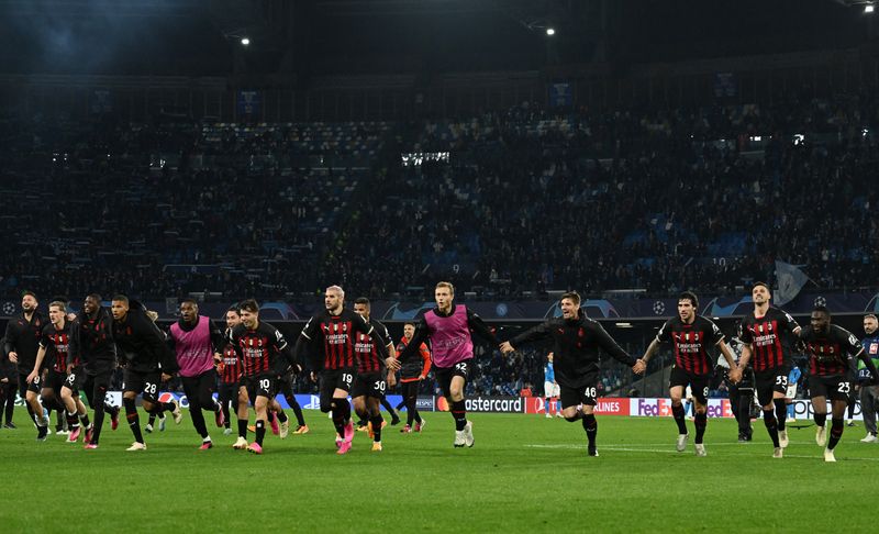 &copy; Reuters. Jogadores do Milan comemoram classificação contra o Napoli
18/04/2023
REUTERS/Alberto Lingria